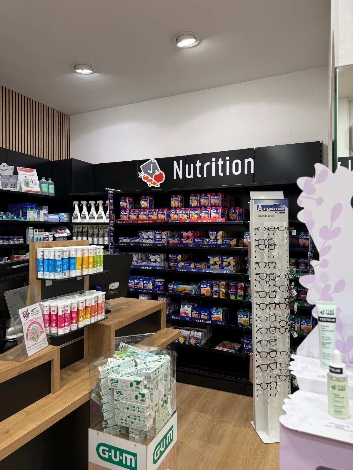 Espace Nutrition et présentoir lunettes